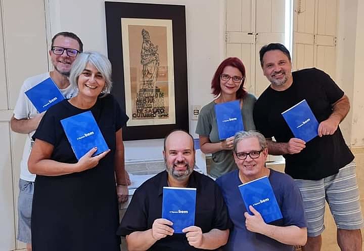 Coletivo seis+1 lança o livro ‘e fiquem bem’ na Associação Chico Lisboa, em Porto Alegre