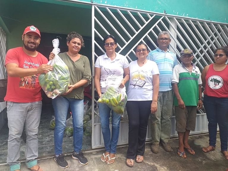 Acampamento Zé Maria do Tomé doa mais de duas toneladas de alimentos