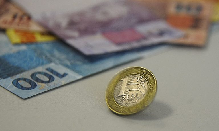 Inflação oficial sobe para 0,38% em julho, puxada pela gasolina