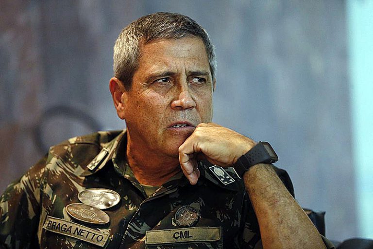 'Oferece a cabeça', 'senta o pau': Braga Netto orientou ataques a militares contrários ao golpe