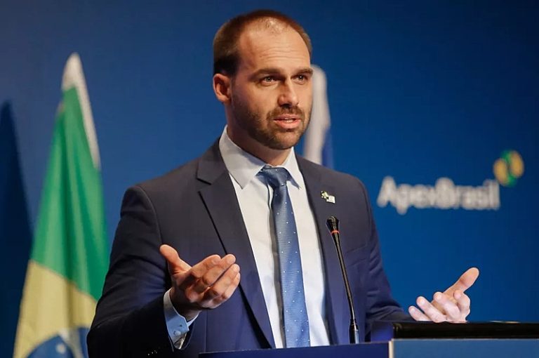 Hugo Motta nega pedido para que Eduardo Bolsonaro seja líder da minoria na Câmara