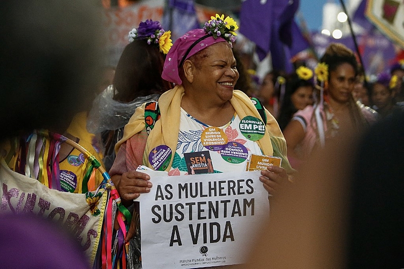 Milhares se reúnem na Avenida Paulista no Dia Internacional de Luta das Mulheres