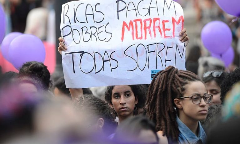 Aborto é evento comum na vida reprodutiva de mulheres, mas ainda carrega estigmas