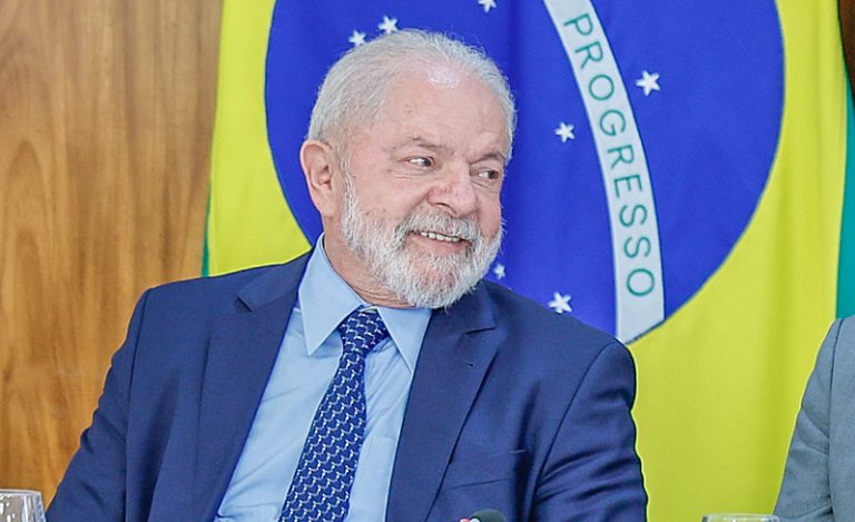 Como retomar um projeto de desenvolvimento econômico?