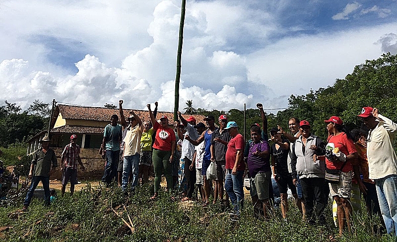 No 'Abril Vermelho', MST ocupa engenho improdutivo em Timbaúba (PE)