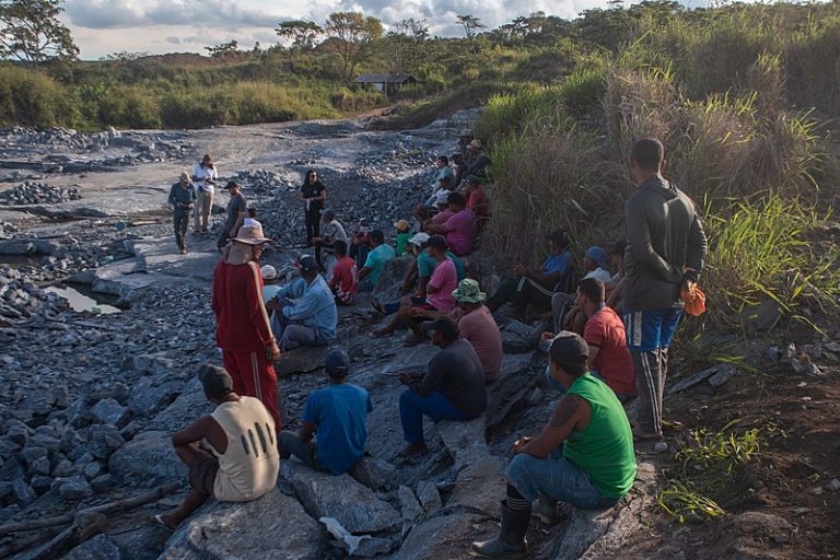 Exclusivo: 44 pessoas resgatadas de pedreira usavam bombas caseiras sem proteção em Alagoas