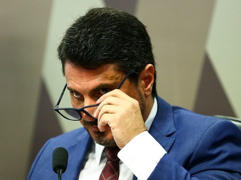 Polícia Federal faz buscas em endereços do senador bolsonarista Marcos do Val