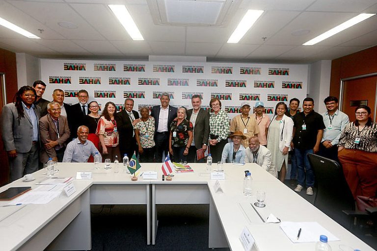 Comunidades de fundo e fecho de pasto discutem escalada de violência em reunião com governador