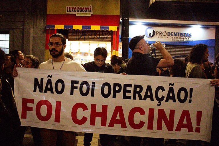 Câmeras corporais mostram PM de São Paulo atirando contra homem nu durante Operação Escudo