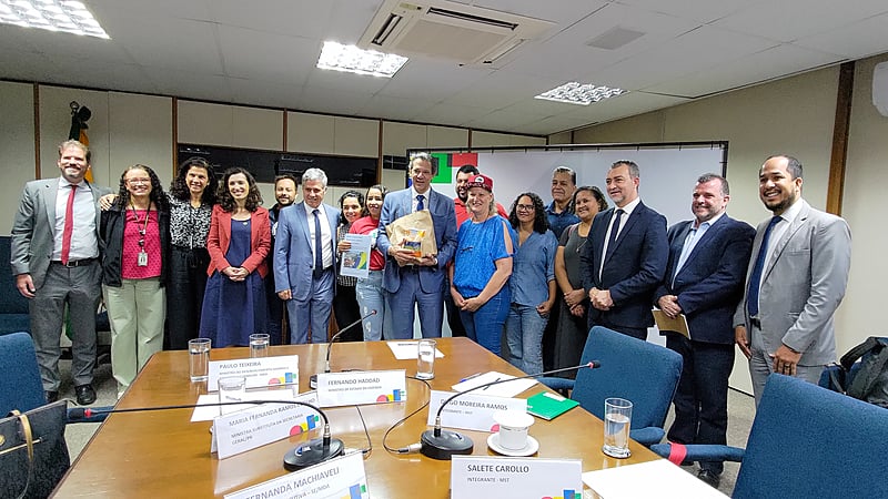 Ministro da Fazenda recebe dirigentes do MST