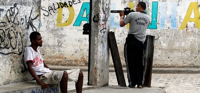 Crise de violência no Brasil revela modelo falido de segurança; economia do crime deve ser alvo