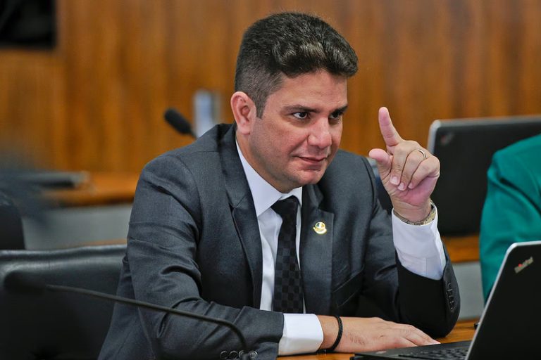 PGR pede afastamento de governador do Acre por corrupção