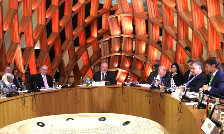 'Crescente preocupação', diz Lula sobre crise entre Venezuela e Guiana
