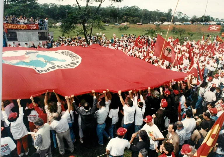 Em memória de quem perdeu a vida lutando