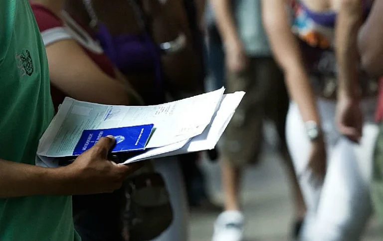 Estudo do Ipea equipara redução de jornada de trabalho à valorização do salário mínimo