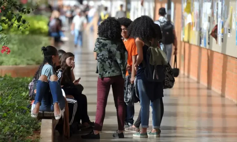 A luta por uma educação antirracista e libertadora também no ensino jurídico brasileiro