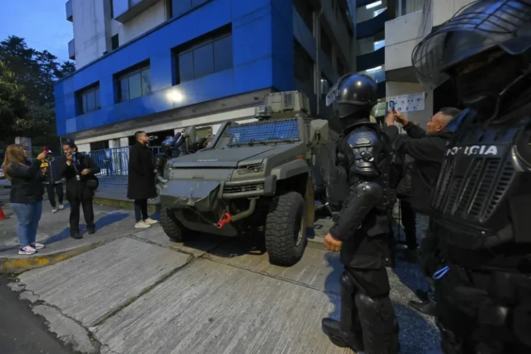 'Ditadura, barbárie e fascismo': políticos e movimentos reagem à prisão de Jorge Glas 