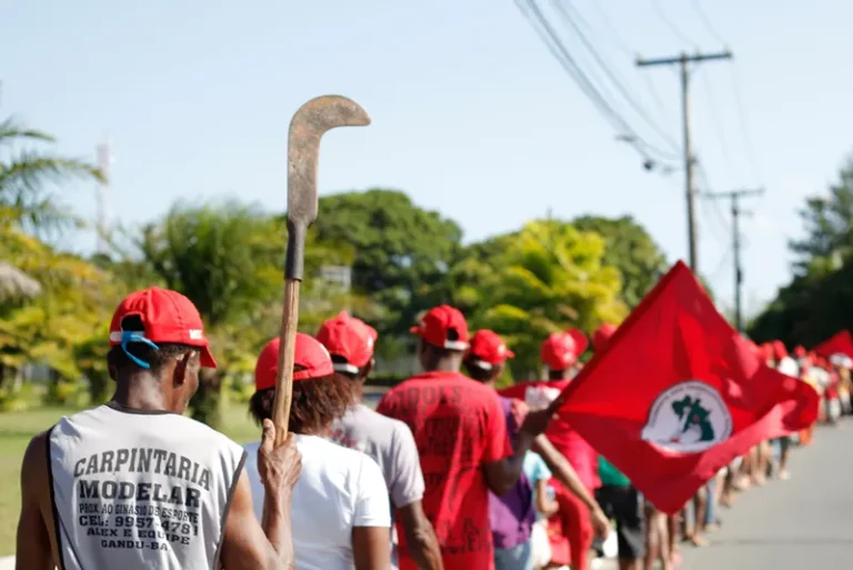 'Abril vermelho': MST prepara ocupações e doações em denúncia ao agro e por reforma agrária