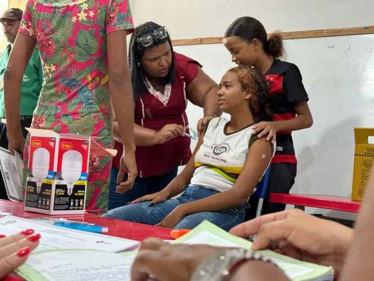 Governo vai investir R$ 150 milhões em vacinação nas escolas