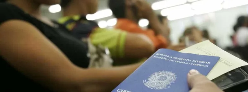 Desemprego caiu à metade desde 2020, mas informalidade segue estável
