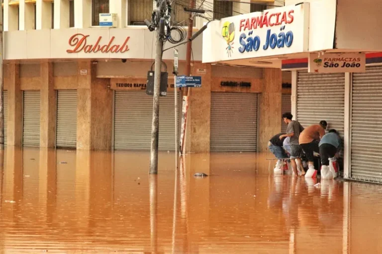 Rio Grande do Sul tem mais de 80% das cidades atingidas por tragédia climática 