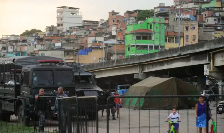 Pelo segundo dia consecutivo, PM faz operação no Complexo da Maré (RJ)