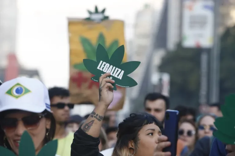 STF mantém descriminalização do porte de maconha para uso pessoal