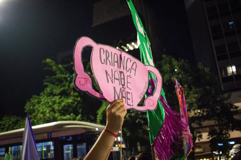 Justiça derruba liminar e mantém resolução sobre aborto legal para crianças e adolescentes