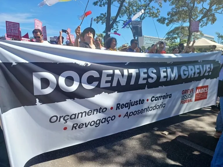 A greve acabou, mas a luta em defesa da Educação Pública continua