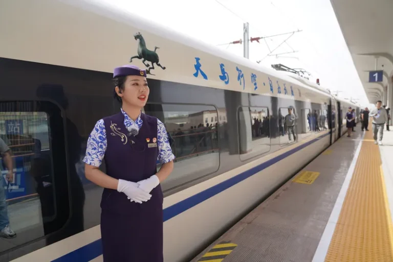 China inaugura nova linha de trem-bala após superar meta de ferrovias de alta velocidade