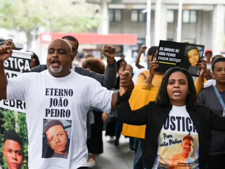Família de João Pedro protesta no RJ contra decisão que absolveu policiais por assassinato