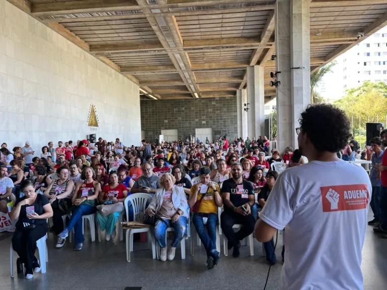 Greve docente na UEMG: um balanço