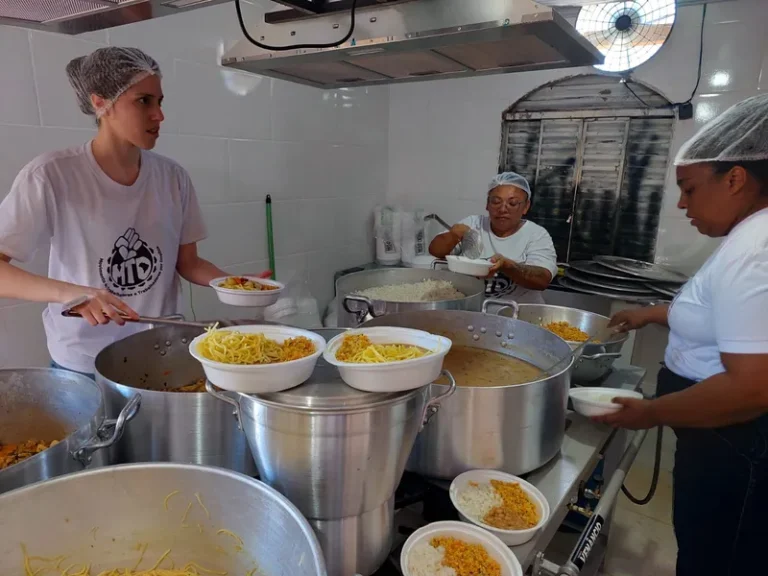 Movimento dos Trabalhadores por Direitos do DF inaugura cozinha popular 