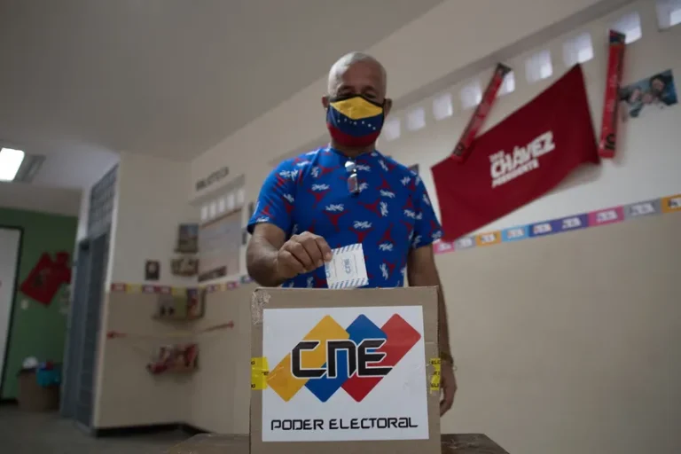 Como a imprensa conservadora latino-americana se articulou e cobriu a eleição na Venezuela