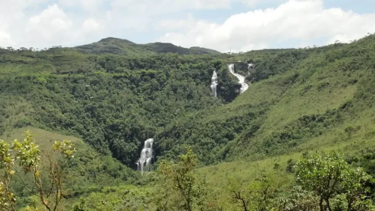 Projeto de mineração da Vale ameaça Rio Acima (MG)