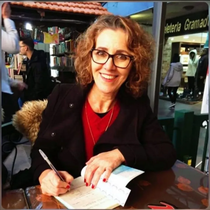 Escritora Bernadete Saidelles lança livro de poesia em Porto Alegre