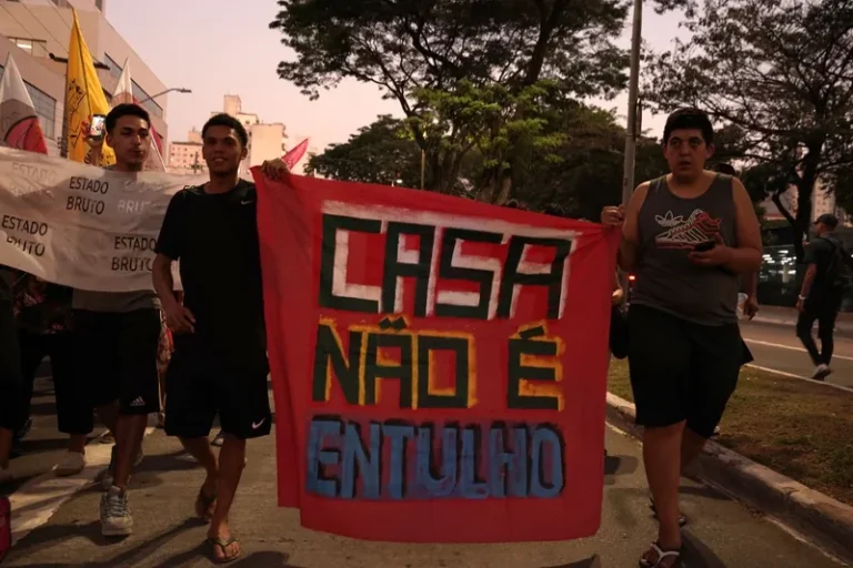 Favela do Moinho protesta contra violência policial e remoção: 'Acham que a gente é bandido'