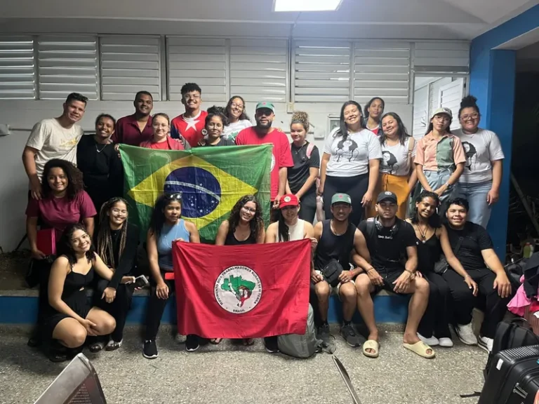 Jovens do MST chegam a Cuba para realizar sonho de estudar medicina