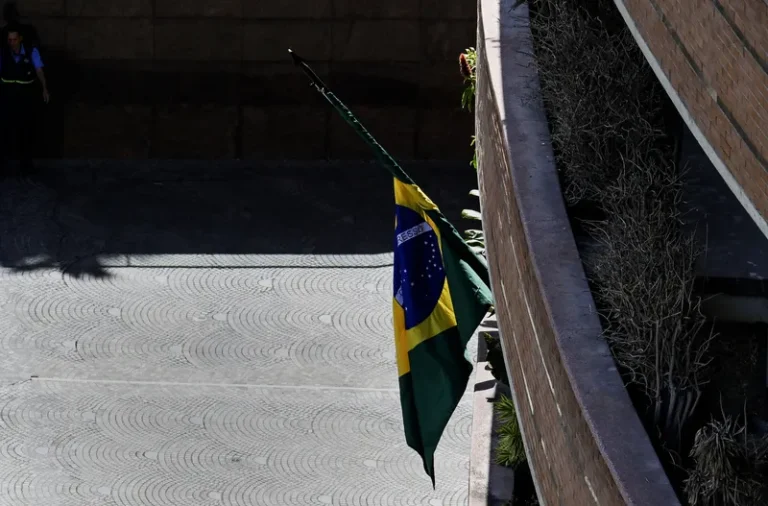 Venezuela suspende representação do Brasil sobre embaixada da Argentina em Caracas