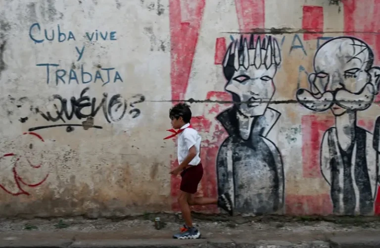 Biden renova bloqueio econômico dos EUA a Cuba por mais um ano