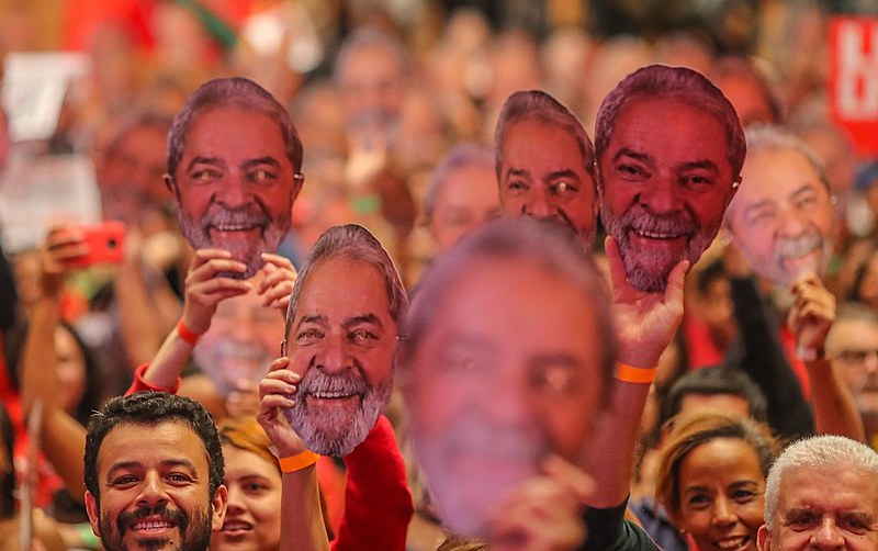 Esta lembrança coletiva incomoda muito aqueles oportunistas que fazem carreira na política.