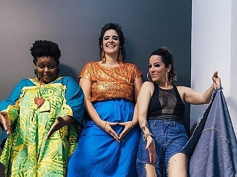 Alessandra Leão, Karina Buhr e Isaar se apresentam juntas no palco