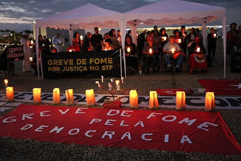 Vigília em Brasília (DF) pela greve de fome.