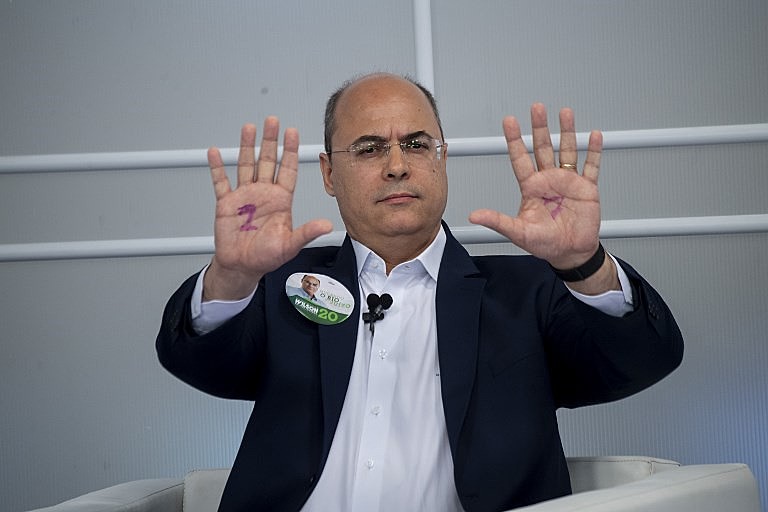Nos últimos dois anos que atuou como juiz, Witzel recebeu um salário acima do teto do funcionalismo público que, a época, era de R$33,7 mil