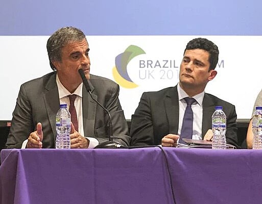 O ex-ministro José Eduardo Cardozo e o juiz Sérgio Moro divergiram, em 2015, sobre a necessidade de suspensão de contratos da Petrobras