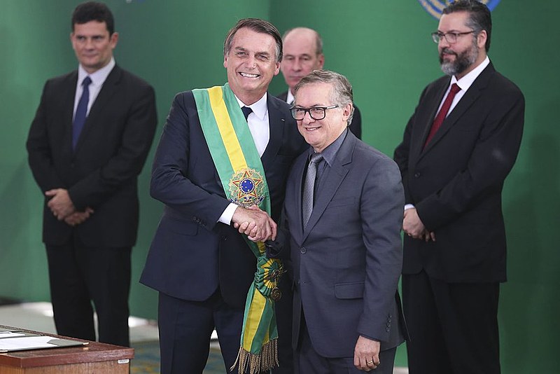 Ministro da Educação faz parte dos revisionistas que não consideram que o Brasil viveu um golpe militar em 1964