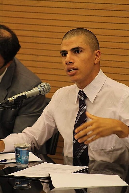 Renato Freitas, candidato a deputado estadual do Paraná, advogado criminal e mestre pela UFPR levou dois tiros de bala de borracha da GM