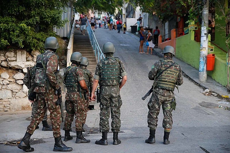 Uma semana após o lançamento do "Pacto Niterói Contra a Violência", trocas de tiros assustam a população.