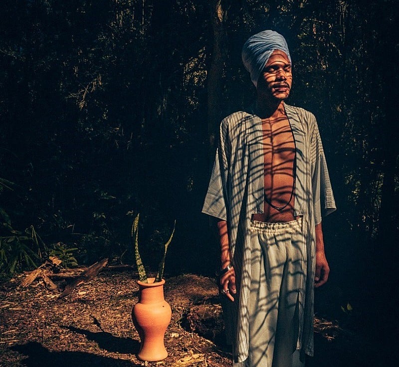O repertório foi selecionado com cuidado pelo artista nordestino que carrega em sua voz a identidade negra africana.