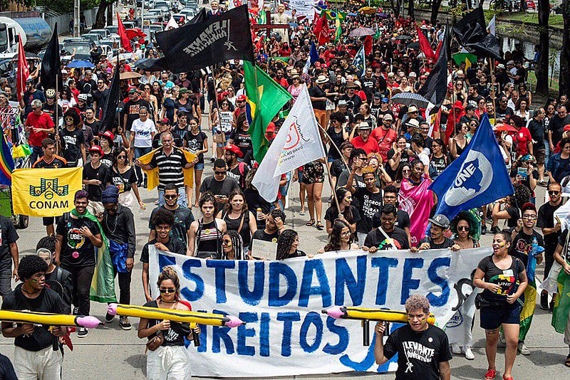 A manifestação vem sendo convocada pela Central Única dos Trabalhadores, as frentes Brasil Popular e Povo Sem Medo
